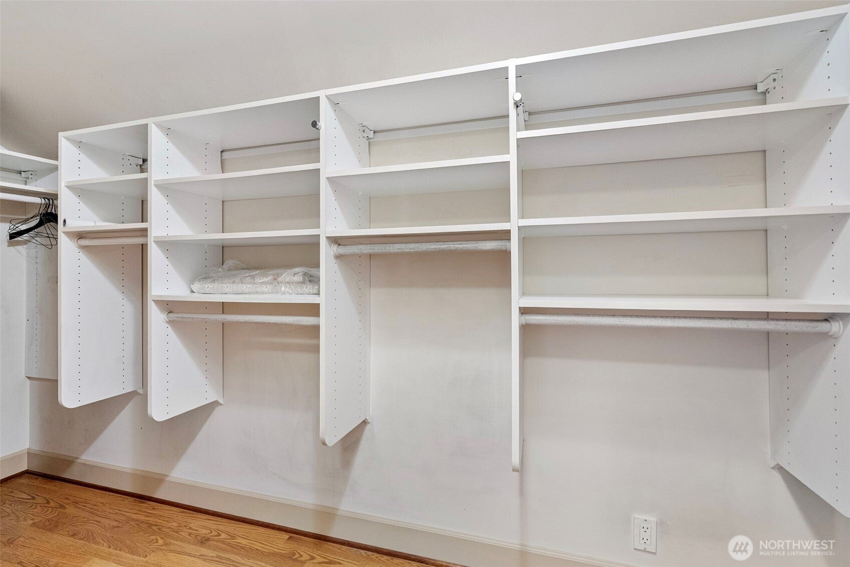 Tacoma, Washington, 98406, United States, 4 Bedrooms Bedrooms, ,4 BathroomsBathrooms,Residential,Active,1952076