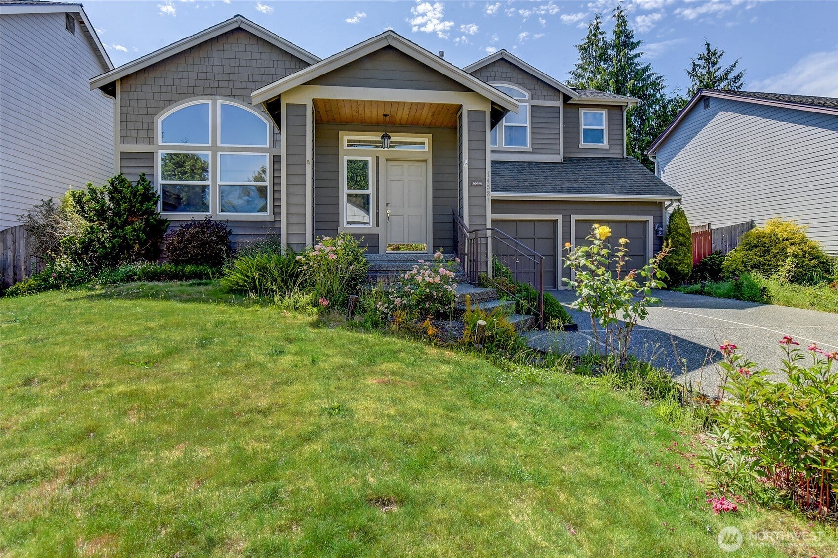 Kenmore, Washington, 98028, United States, 4 Bedrooms Bedrooms, ,3 BathroomsBathrooms,Residential,Pending,1824038