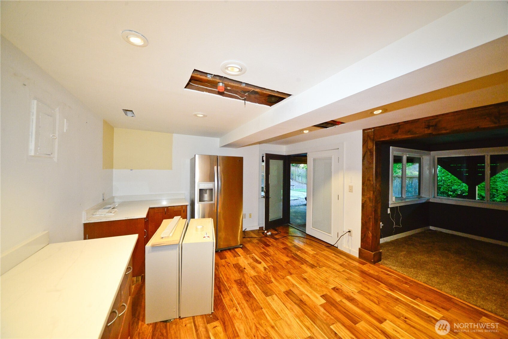 Kirkland, Washington, 98033, United States, 3 Bedrooms Bedrooms, ,3 BathroomsBathrooms,Residential,Active,1945839