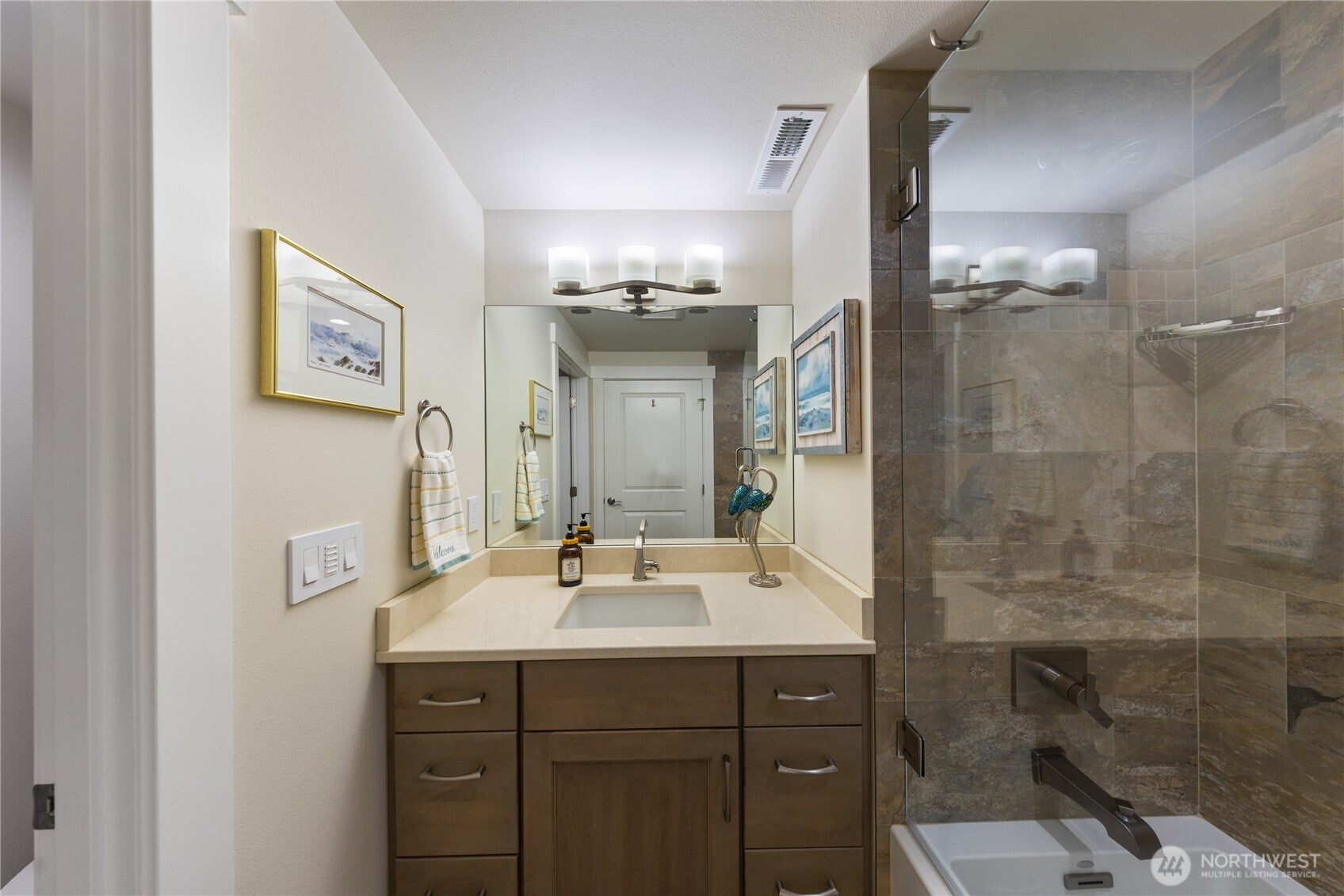 Anacortes, Washington, 98221, United States, 3 Bedrooms Bedrooms, ,2 BathroomsBathrooms,Residential,Active,2009181