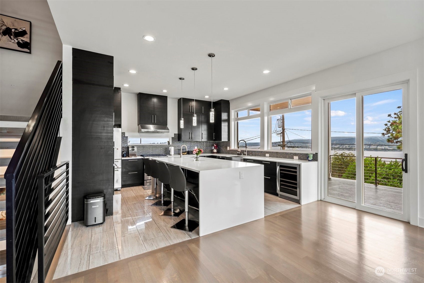 Seattle, Washington, 98178, United States, ,7 BathroomsBathrooms,Residential,Active,1702986