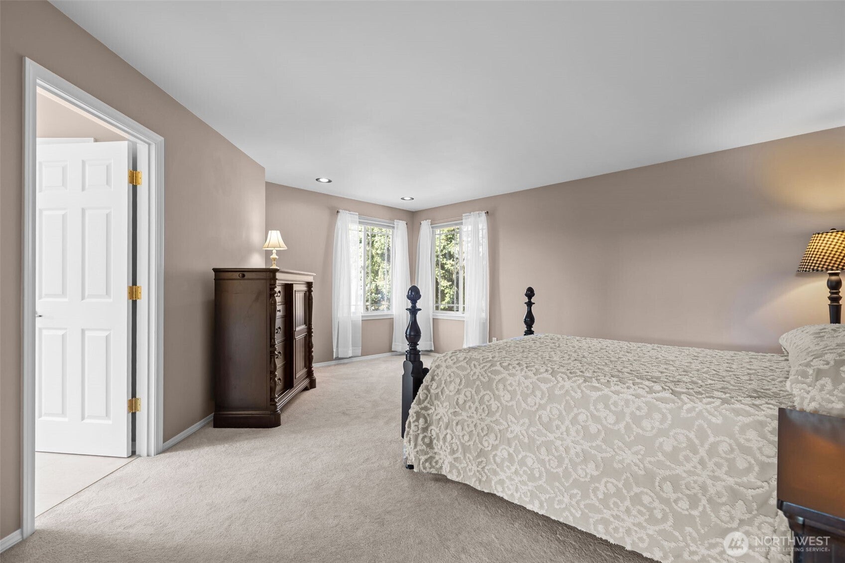 Snohomish, Washington, 98290, United States, 4 Bedrooms Bedrooms, ,3 BathroomsBathrooms,Residential,Active,1960119