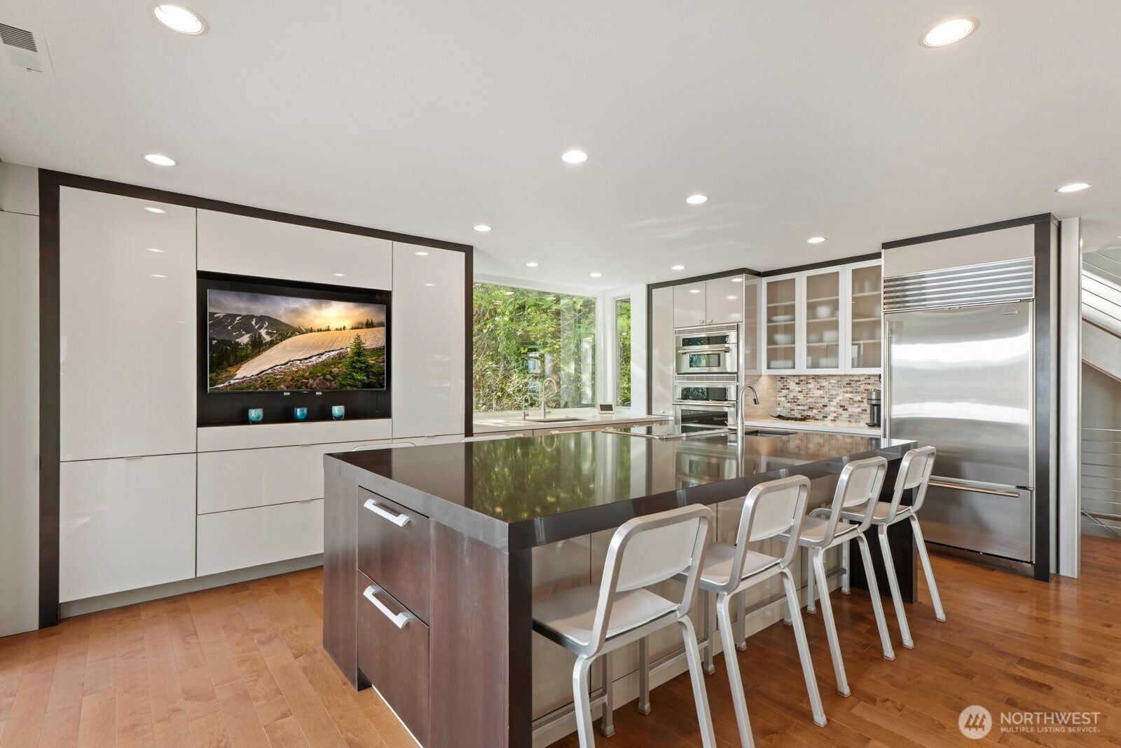 Bellevue, Washington, 98008, United States, 4 Bedrooms Bedrooms, ,5 BathroomsBathrooms,Residential,Active,1960111