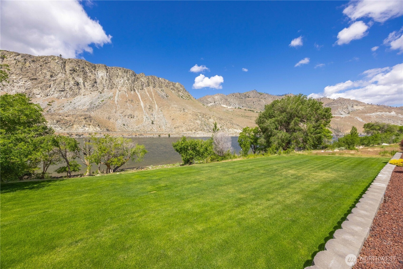 Orondo, Washington, 98843, United States, 3 Bedrooms Bedrooms, ,4 BathroomsBathrooms,Residential,Active,1823970