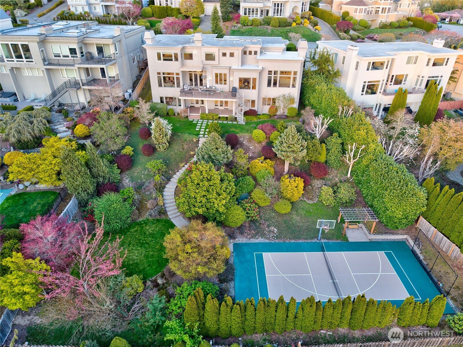 Bellevue, Washington, 98006, United States, 5 Bedrooms Bedrooms, ,6 BathroomsBathrooms,Residential,Active,1871218