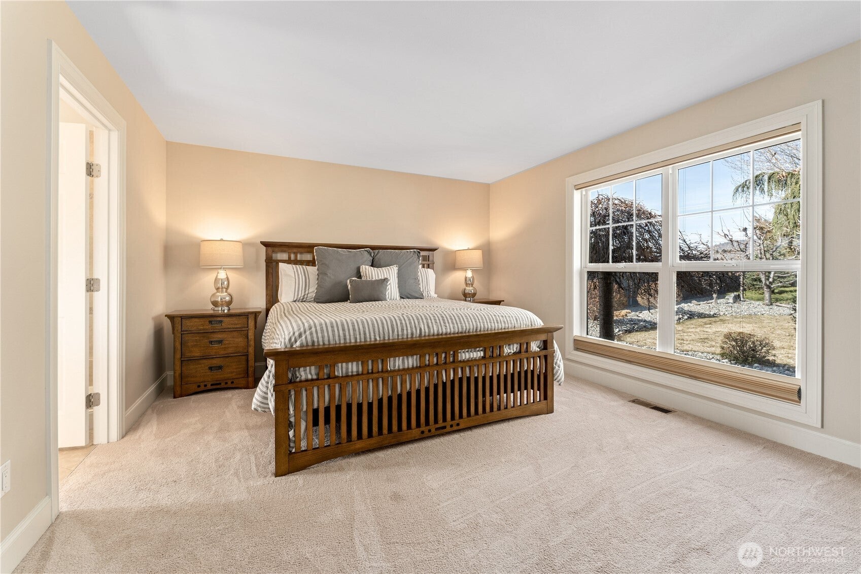 Manson, Washington, 98831, United States, 4 Bedrooms Bedrooms, ,4 BathroomsBathrooms,Residential,Active,1936117