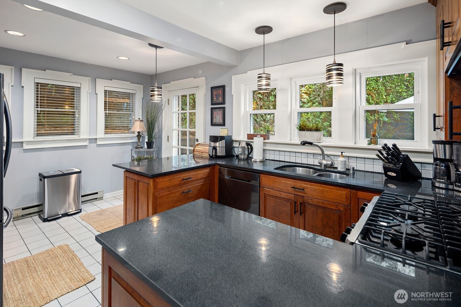 Seattle, Washington, 98122, United States, 3 Bedrooms Bedrooms, ,3 BathroomsBathrooms,Residential,Active,1988423