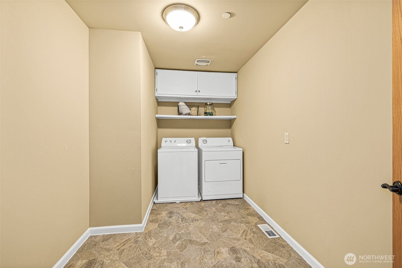 Kent, Washington, 98042, United States, 4 Bedrooms Bedrooms, ,4 BathroomsBathrooms,Residential,Active,1908132