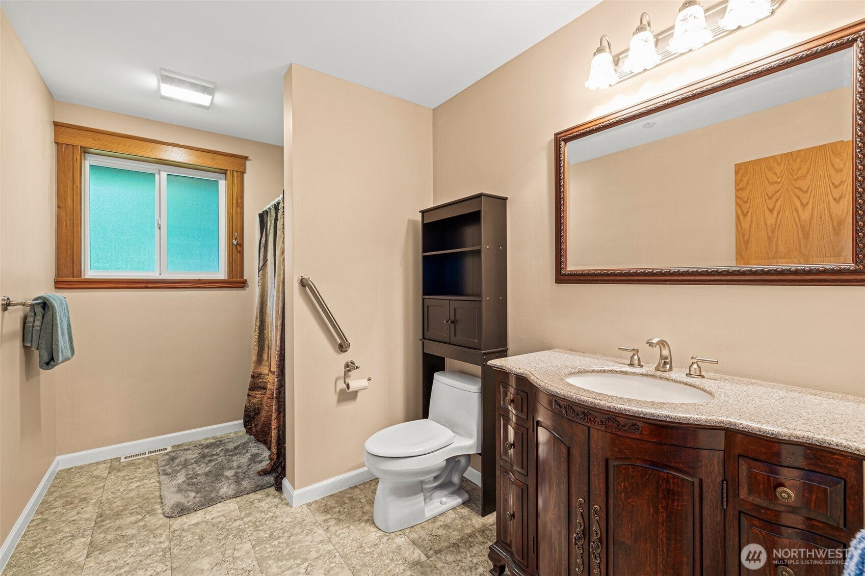 Kent, Washington, 98042, United States, 4 Bedrooms Bedrooms, ,4 BathroomsBathrooms,Residential,Active,1908132