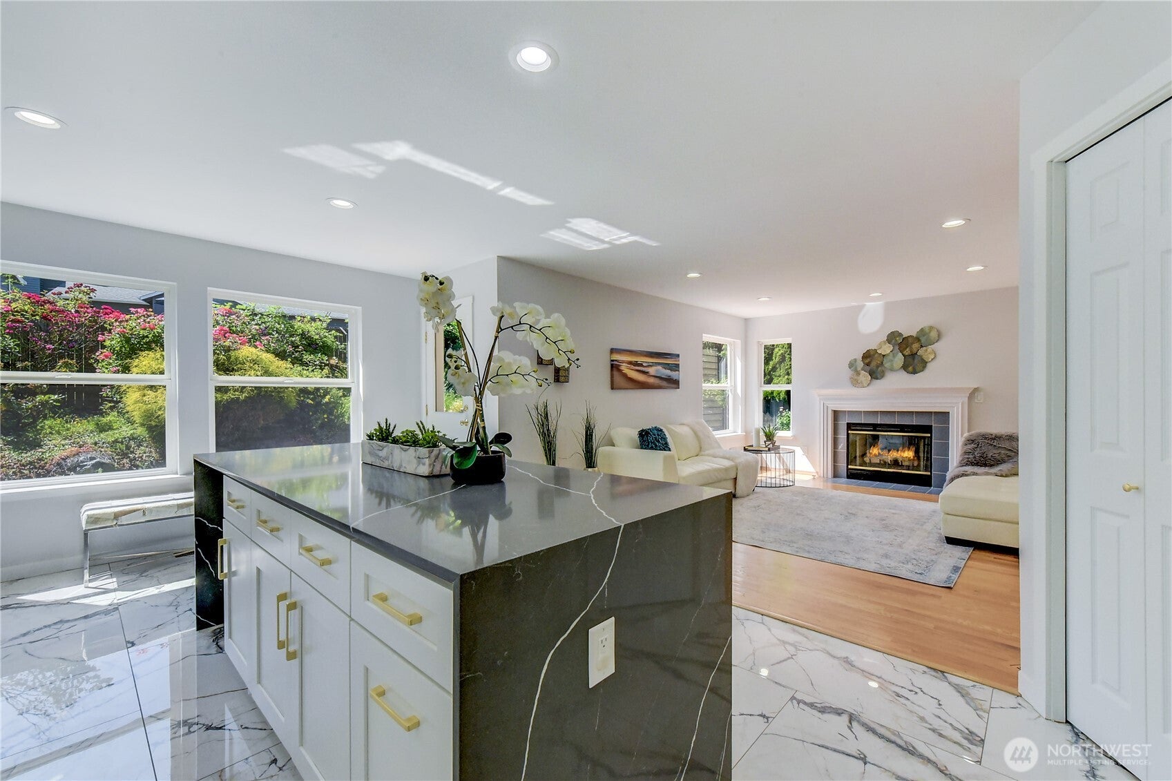Kenmore, Washington, 98028, United States, 4 Bedrooms Bedrooms, ,3 BathroomsBathrooms,Residential,Pending,1824038