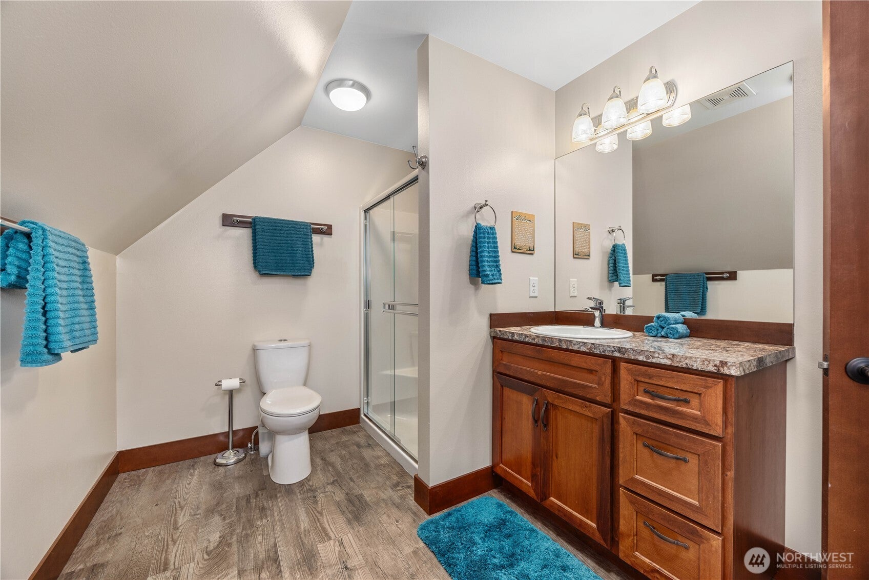 Orondo, Washington, 98843, United States, 3 Bedrooms Bedrooms, ,4 BathroomsBathrooms,Residential,Active,1823970