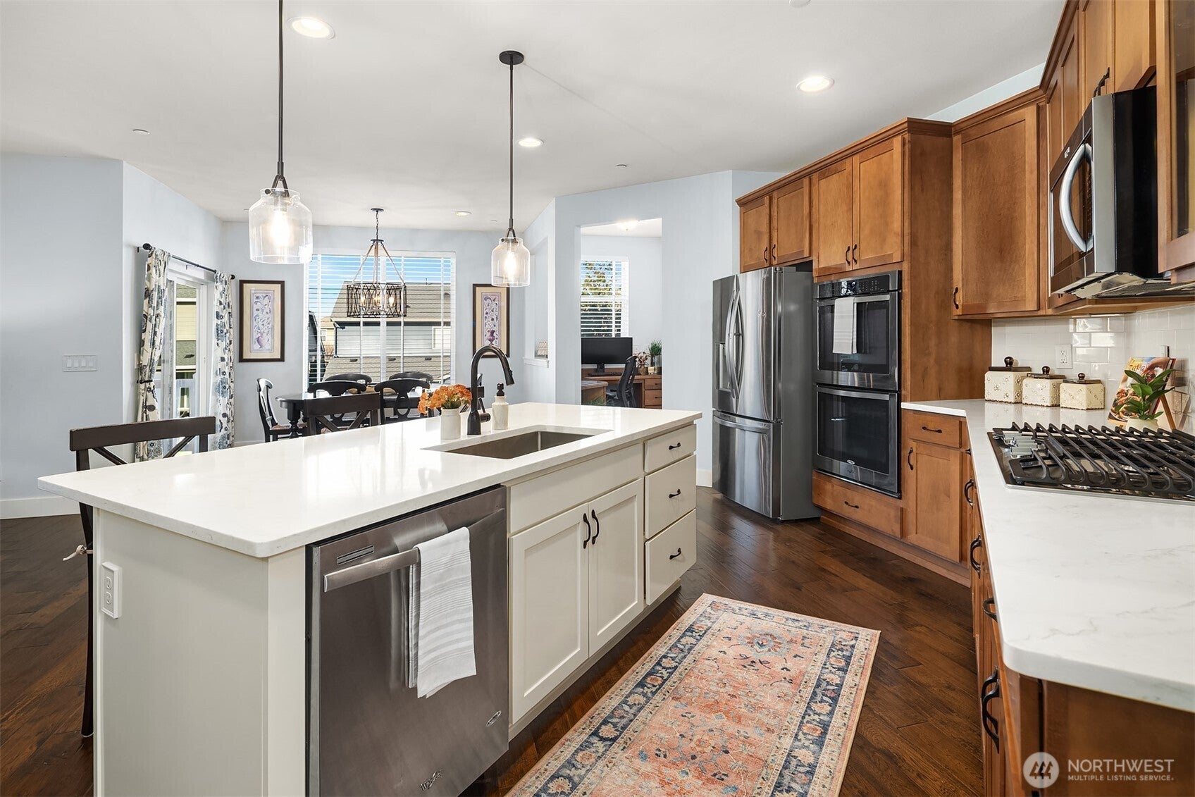 Snoqualmie, Washington, 98065, United States, 5 Bedrooms Bedrooms, ,4 BathroomsBathrooms,Residential,Active,1995292