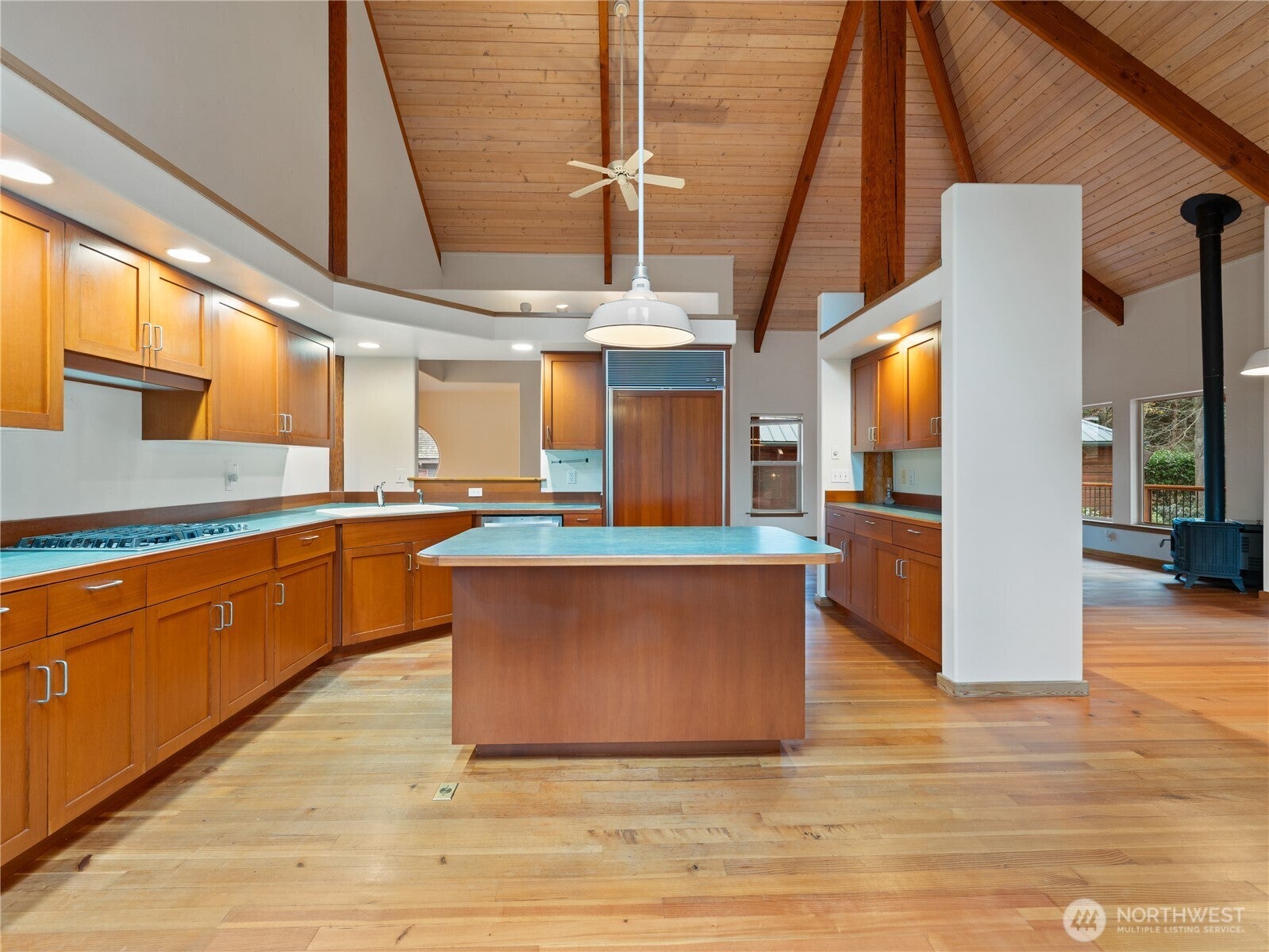 Anacortes, Washington, 98221, United States, 2 Bedrooms Bedrooms, ,3 BathroomsBathrooms,Residential,Active,1997600