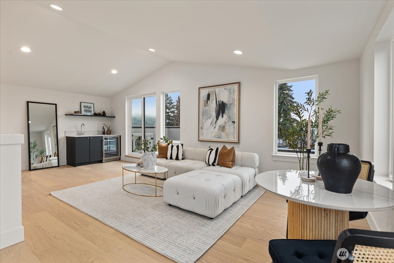 Seattle, Washington, 98107, United States, 4 Bedrooms Bedrooms, ,4 BathroomsBathrooms,Residential,Active,2008283