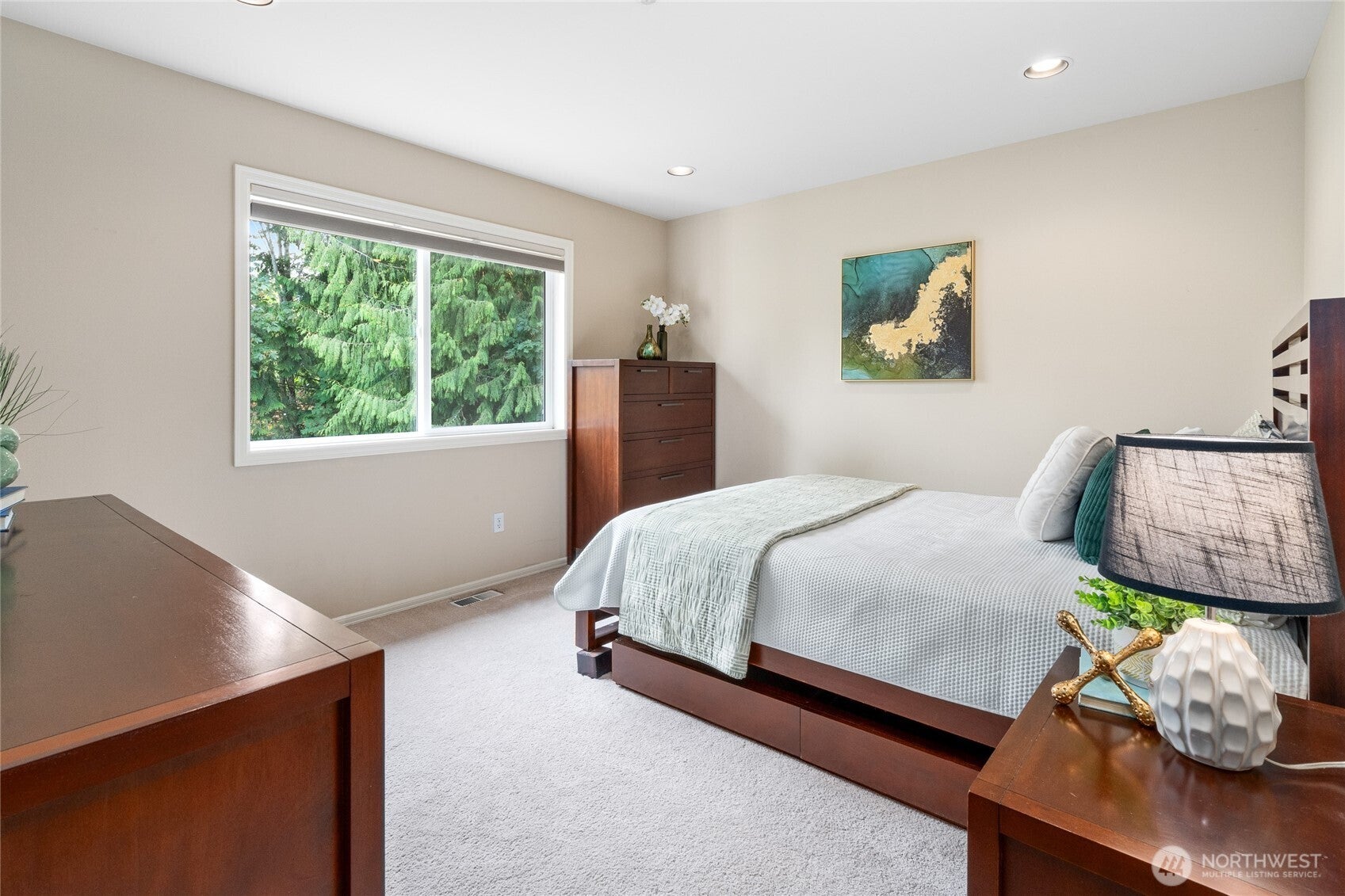 Issaquah, Washington, 98027, United States, 4 Bedrooms Bedrooms, ,2 BathroomsBathrooms,Residential,Active,1914844