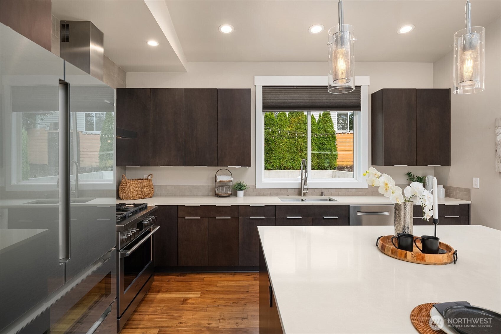 Kirkland, Washington, 98033, United States, 4 Bedrooms Bedrooms, ,5 BathroomsBathrooms,Residential,Active,1973549