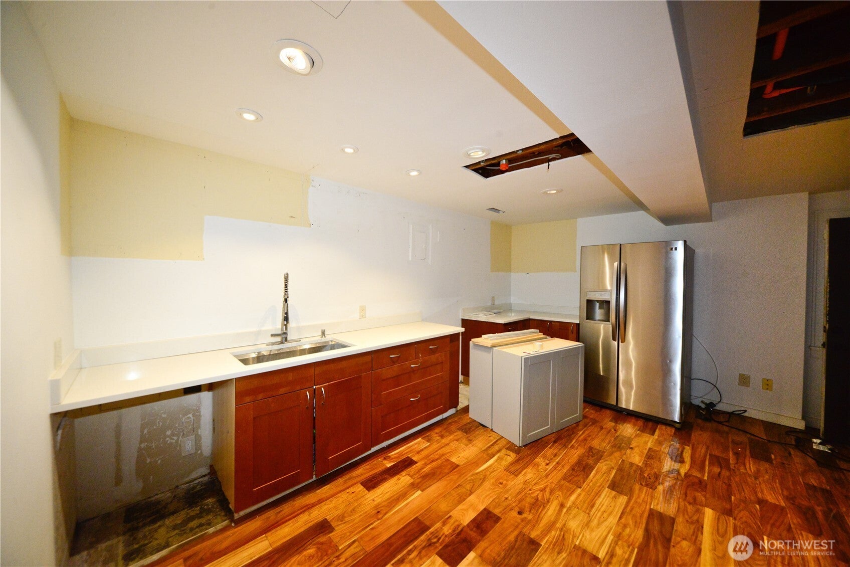 Kirkland, Washington, 98033, United States, 3 Bedrooms Bedrooms, ,3 BathroomsBathrooms,Residential,Active,1945839