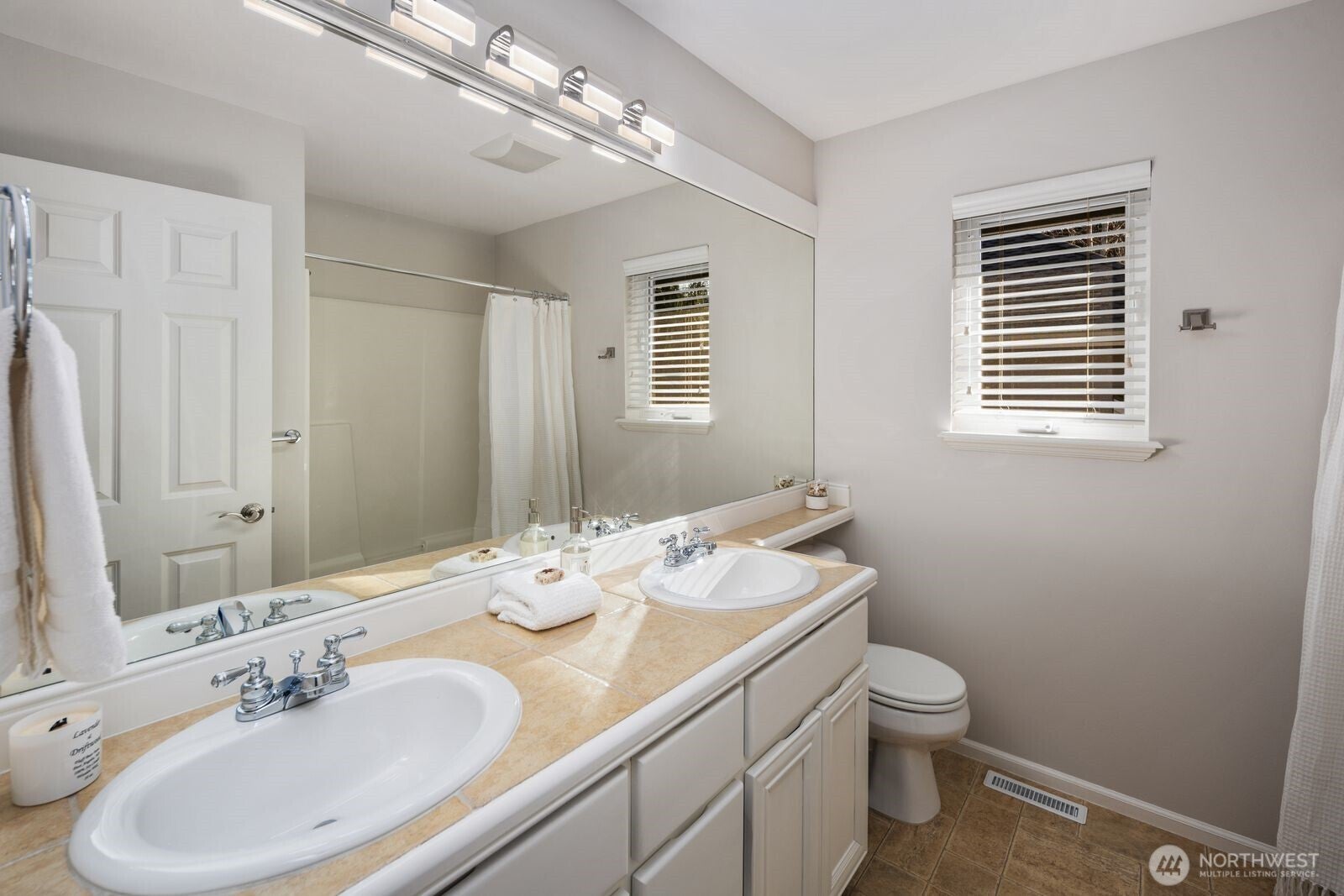 Mill Creek, Washington, 98012, United States, 4 Bedrooms Bedrooms, ,4 BathroomsBathrooms,Residential,Active,2017884