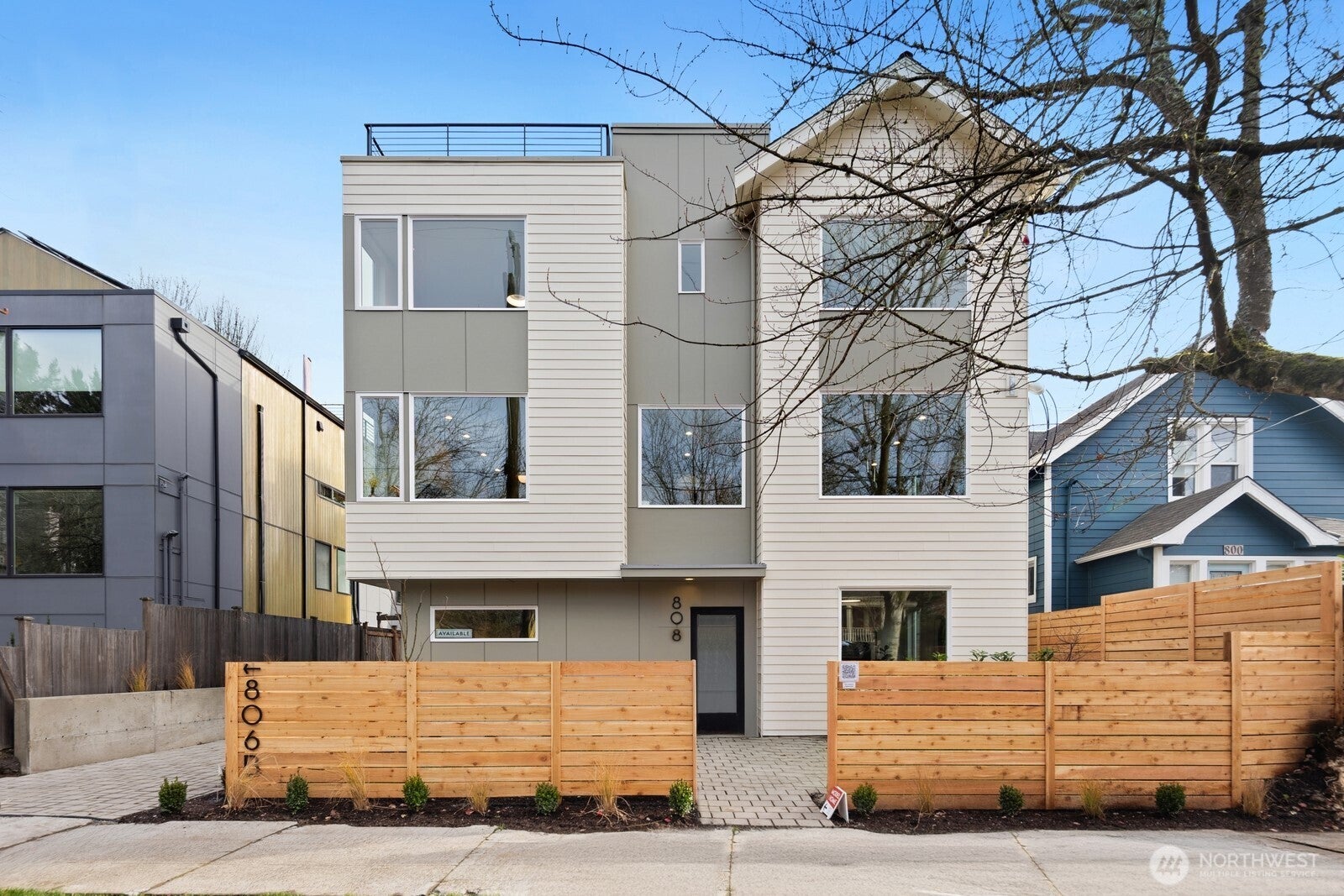 Seattle, Washington, 98122, United States, 4 Bedrooms Bedrooms, ,4 BathroomsBathrooms,Residential,Active,1992279