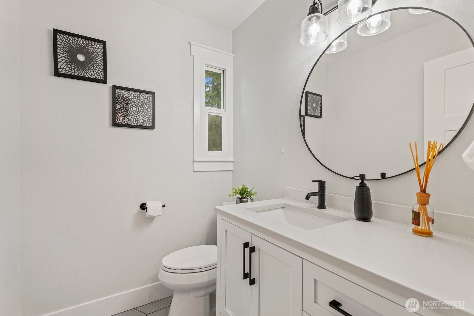 Woodinville, Washington, 98077, United States, 4 Bedrooms Bedrooms, ,4 BathroomsBathrooms,Residential,Active,2001351