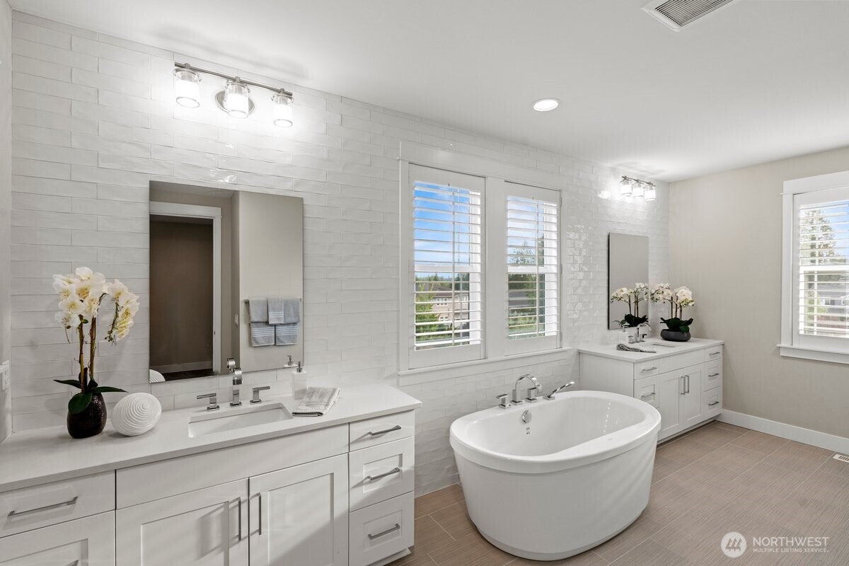 Bothell, Washington, 98021, United States, 4 Bedrooms Bedrooms, ,5 BathroomsBathrooms,Residential,Active,1860296