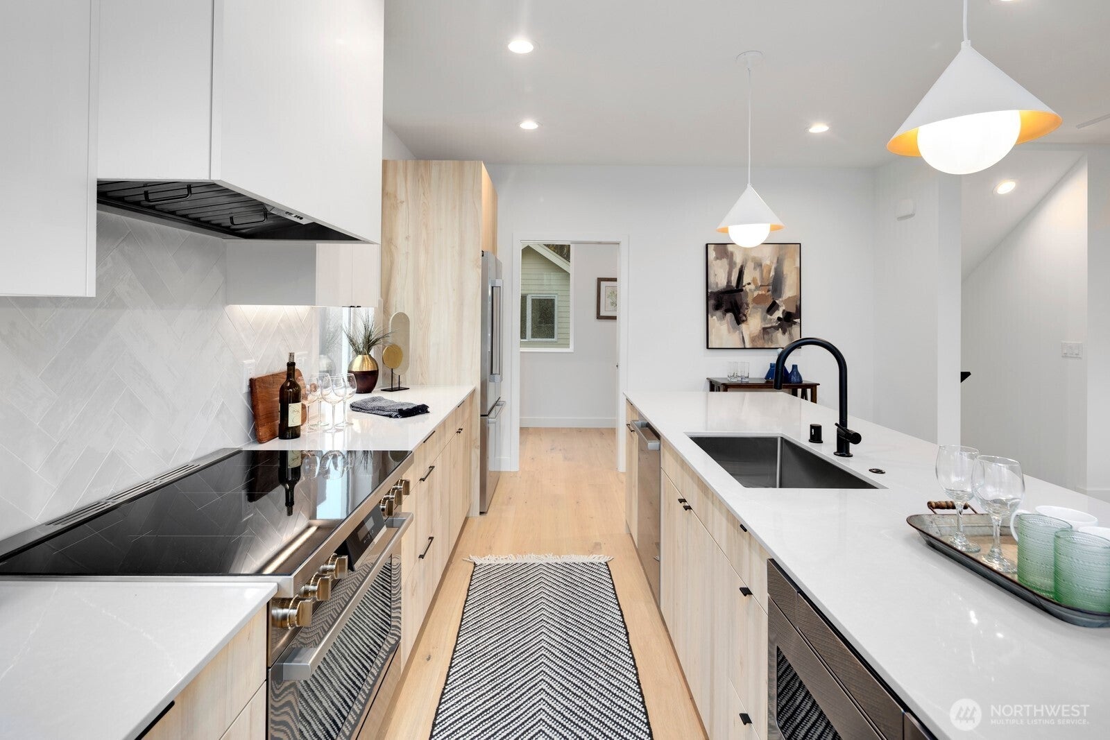 Seattle, Washington, 98122, United States, 4 Bedrooms Bedrooms, ,4 BathroomsBathrooms,Residential,Active,1992279