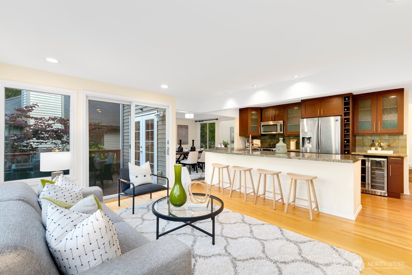 Kirkland, Washington, 98033, United States, 4 Bedrooms Bedrooms, ,3 BathroomsBathrooms,Residential,Active,1909901