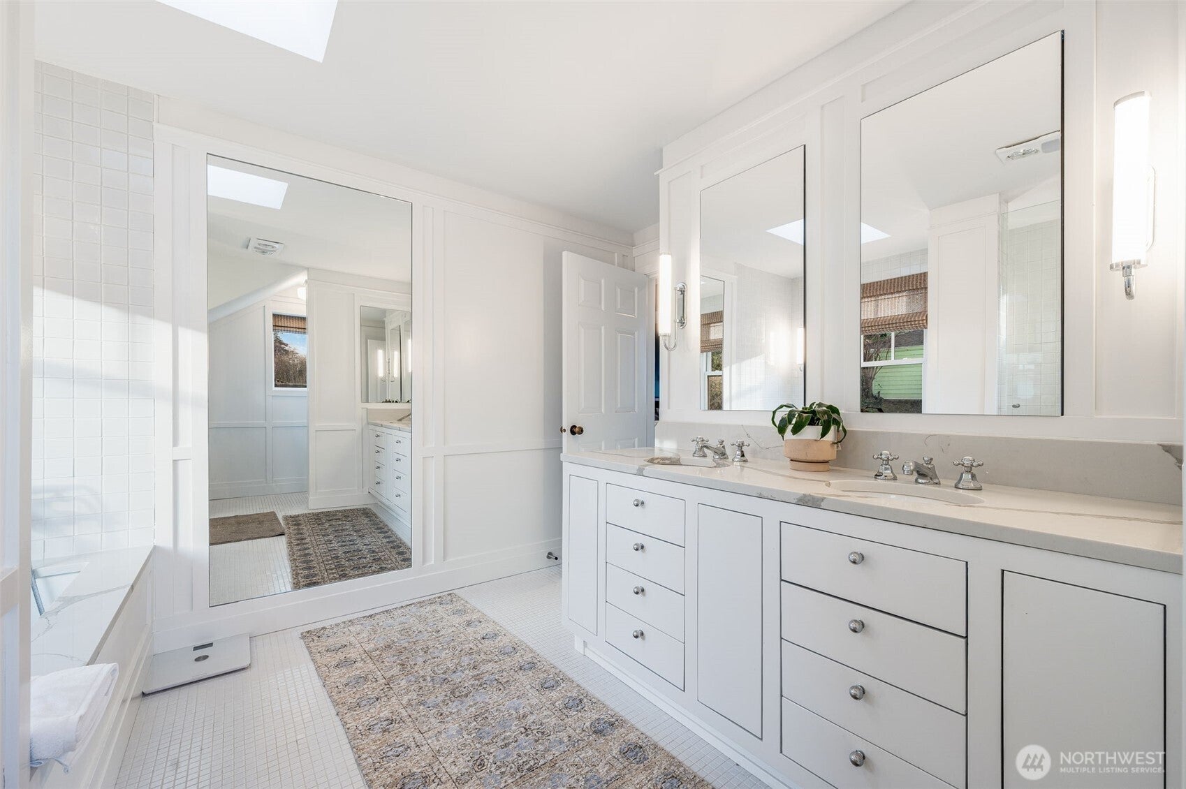 Seattle, Washington, 98144, United States, 5 Bedrooms Bedrooms, ,4 BathroomsBathrooms,Residential,Active,1936447