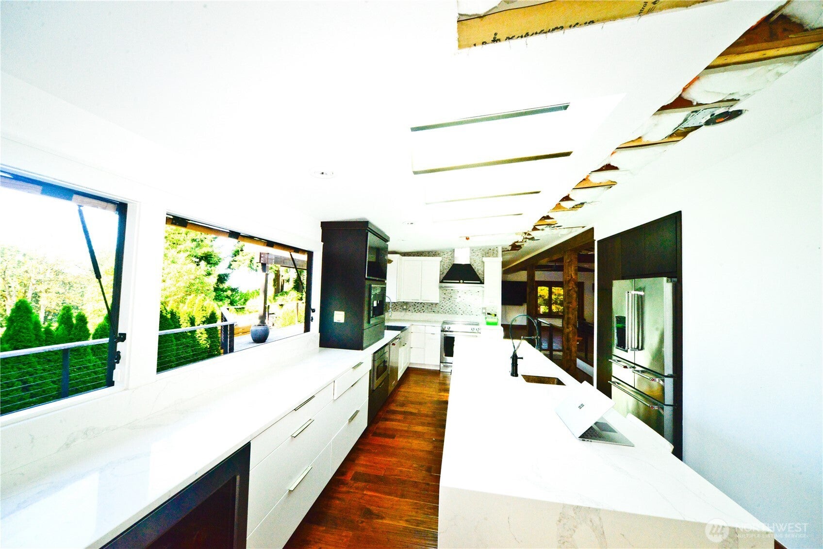 Kirkland, Washington, 98033, United States, 3 Bedrooms Bedrooms, ,3 BathroomsBathrooms,Residential,Active,1945839