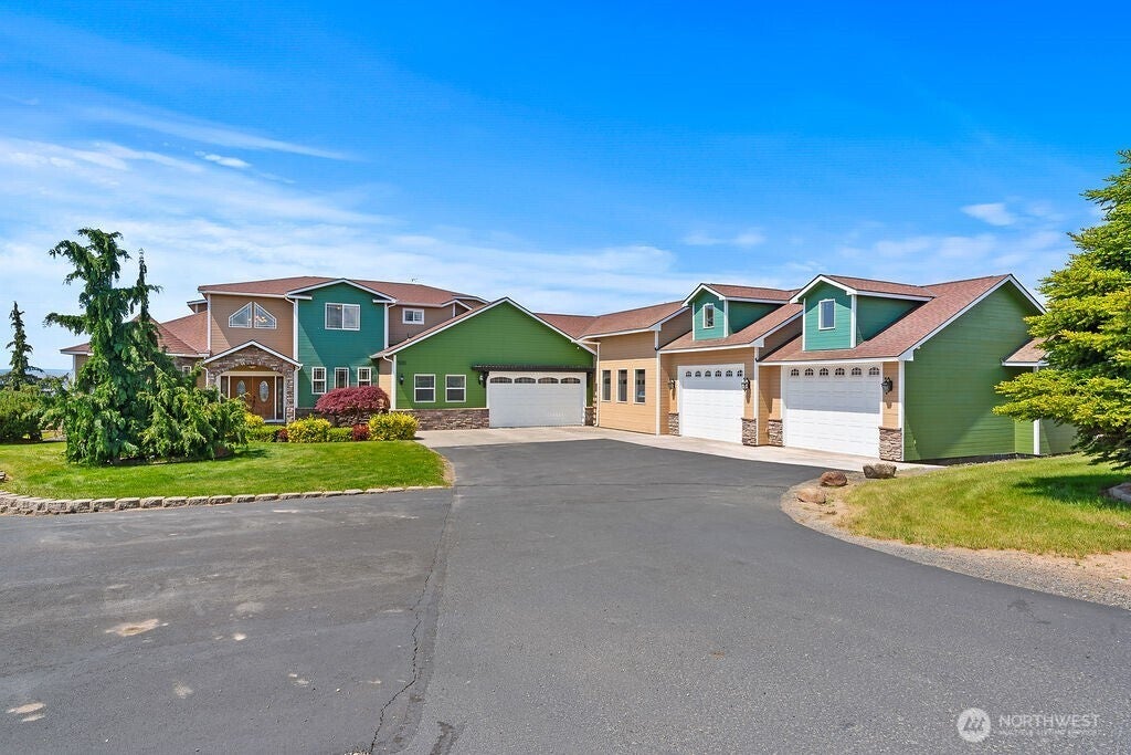 Yakima, Washington, 98901, United States, 4 Bedrooms Bedrooms, ,3 BathroomsBathrooms,Residential,Active,1820832