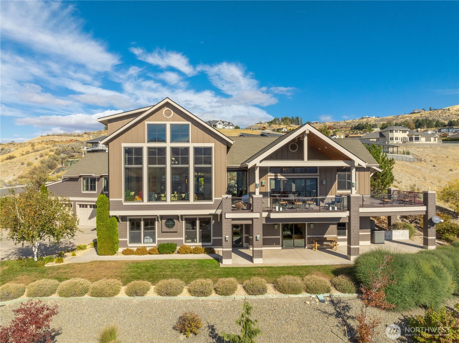 Chelan, Washington, 98816, United States, 4 Bedrooms Bedrooms, ,4 BathroomsBathrooms,Residential,Active,1869141