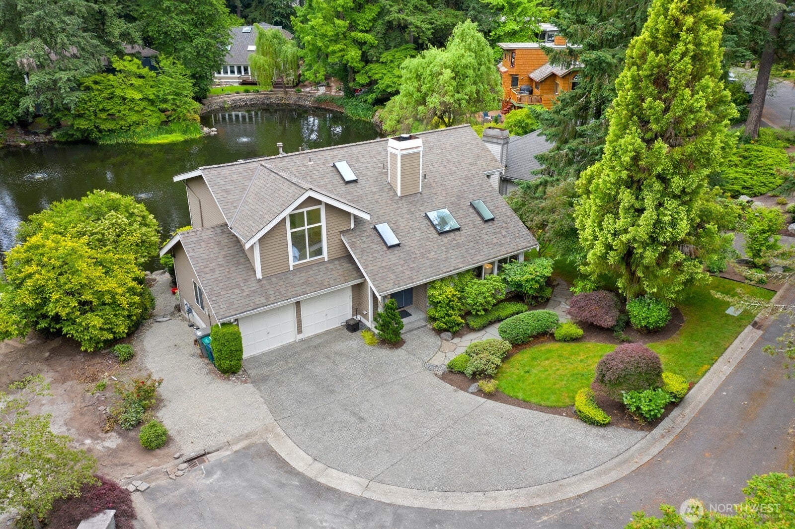 Kirkland, Washington, 98033, United States, 4 Bedrooms Bedrooms, ,3 BathroomsBathrooms,Residential,Active,1909901