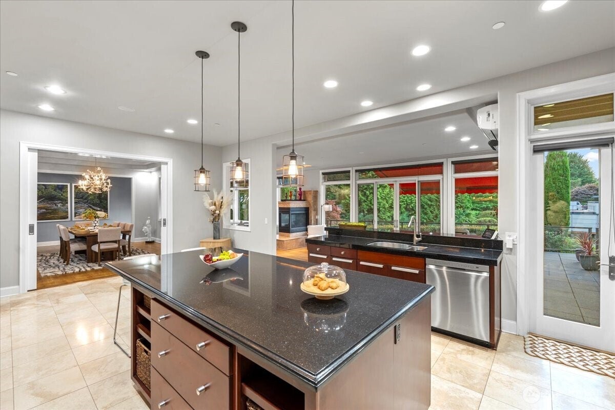 Bellevue, Washington, 98006, United States, 5 Bedrooms Bedrooms, ,8 BathroomsBathrooms,Residential,Active,2001350