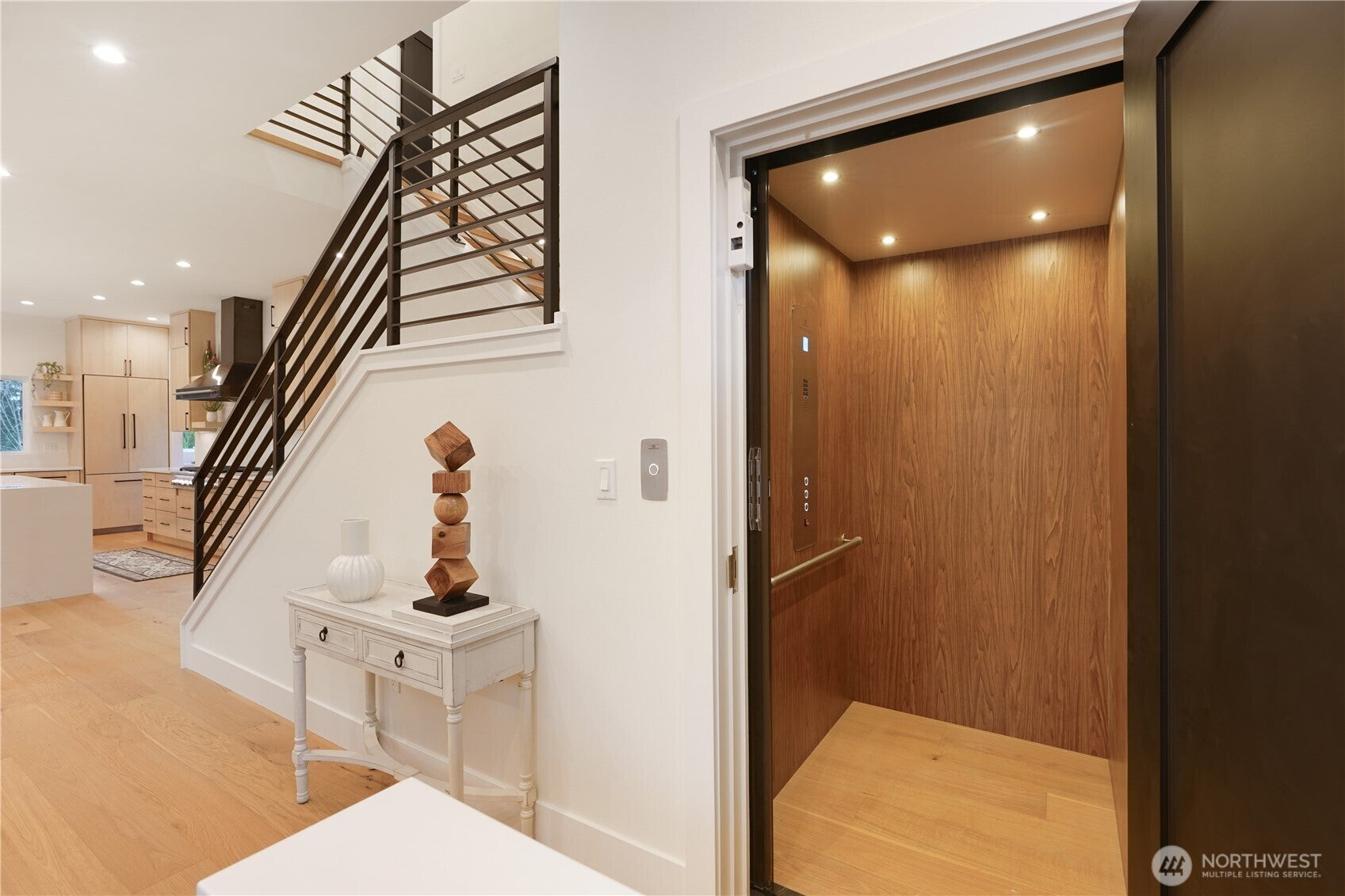 Kirkland, Washington, 98033, United States, 6 Bedrooms Bedrooms, ,7 BathroomsBathrooms,Residential,Active,2008735