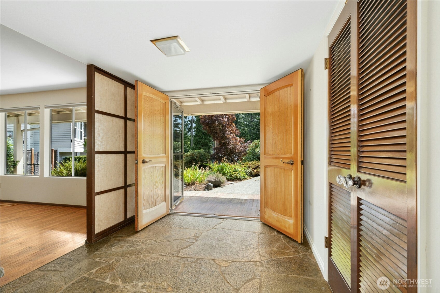 Bellevue, Washington, 98008, United States, 3 Bedrooms Bedrooms, ,2 BathroomsBathrooms,Residential,Active,1914589