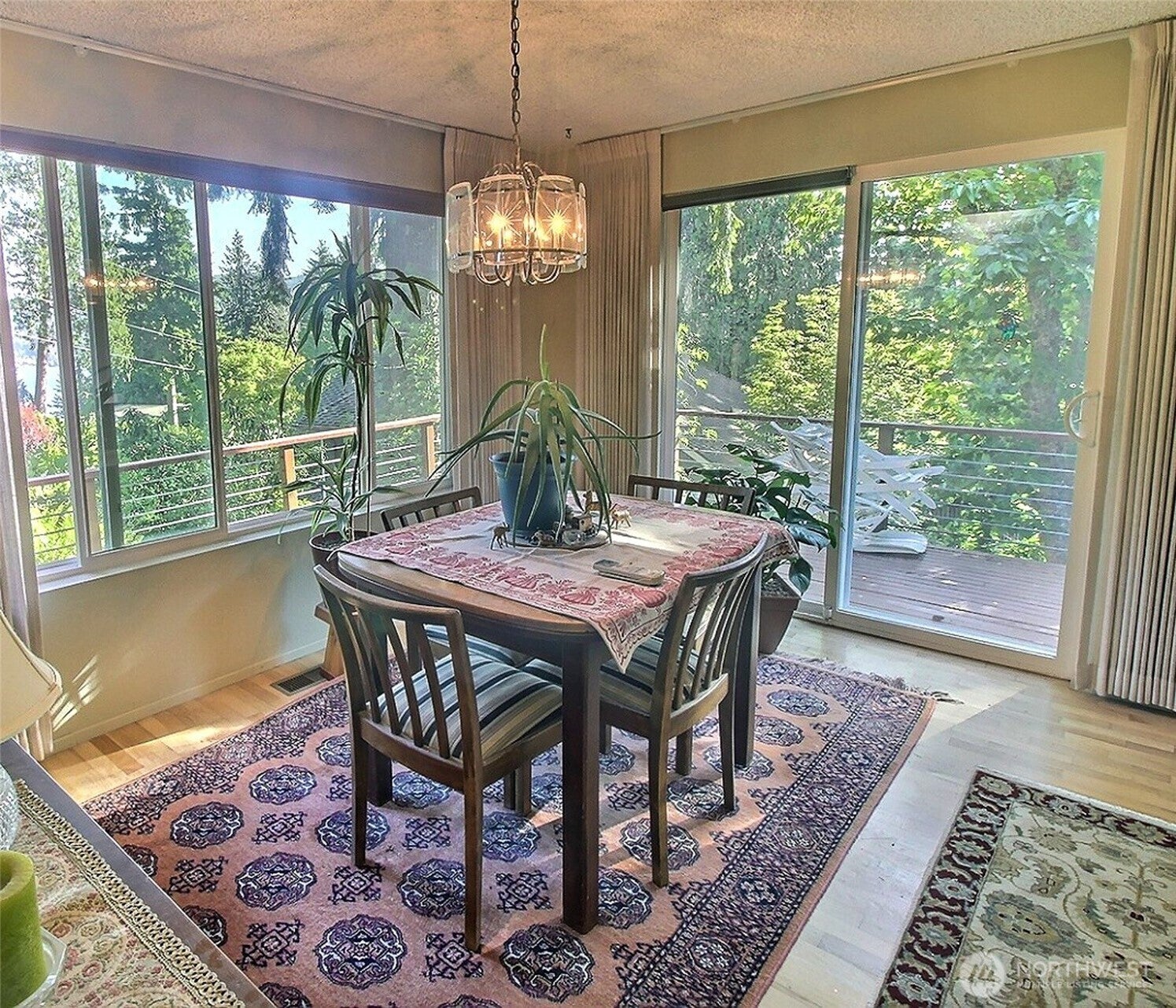 Sammamish, Washington, 98075, United States, 2 Bedrooms Bedrooms, ,2 BathroomsBathrooms,Residential,Active,1941345