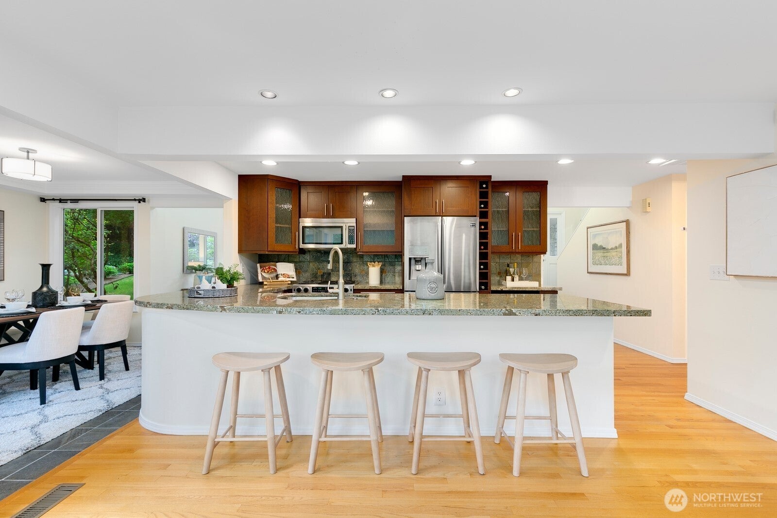 Kirkland, Washington, 98033, United States, 4 Bedrooms Bedrooms, ,3 BathroomsBathrooms,Residential,Active,1909901