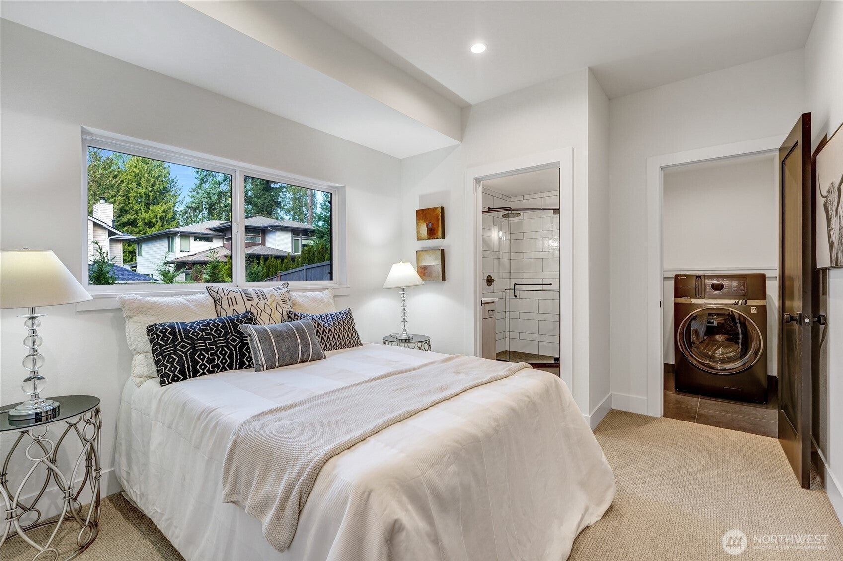 Kirkland, Washington, 98033, United States, 6 Bedrooms Bedrooms, ,7 BathroomsBathrooms,Residential,Active,2008735