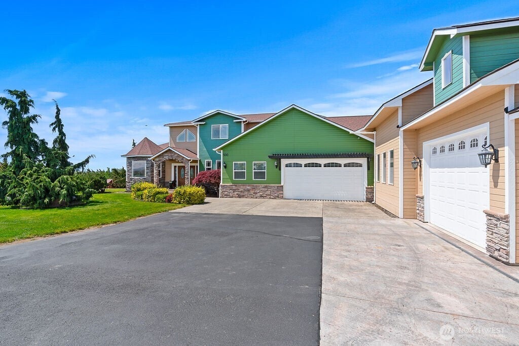 Yakima, Washington, 98901, United States, 4 Bedrooms Bedrooms, ,3 BathroomsBathrooms,Residential,Active,1820832
