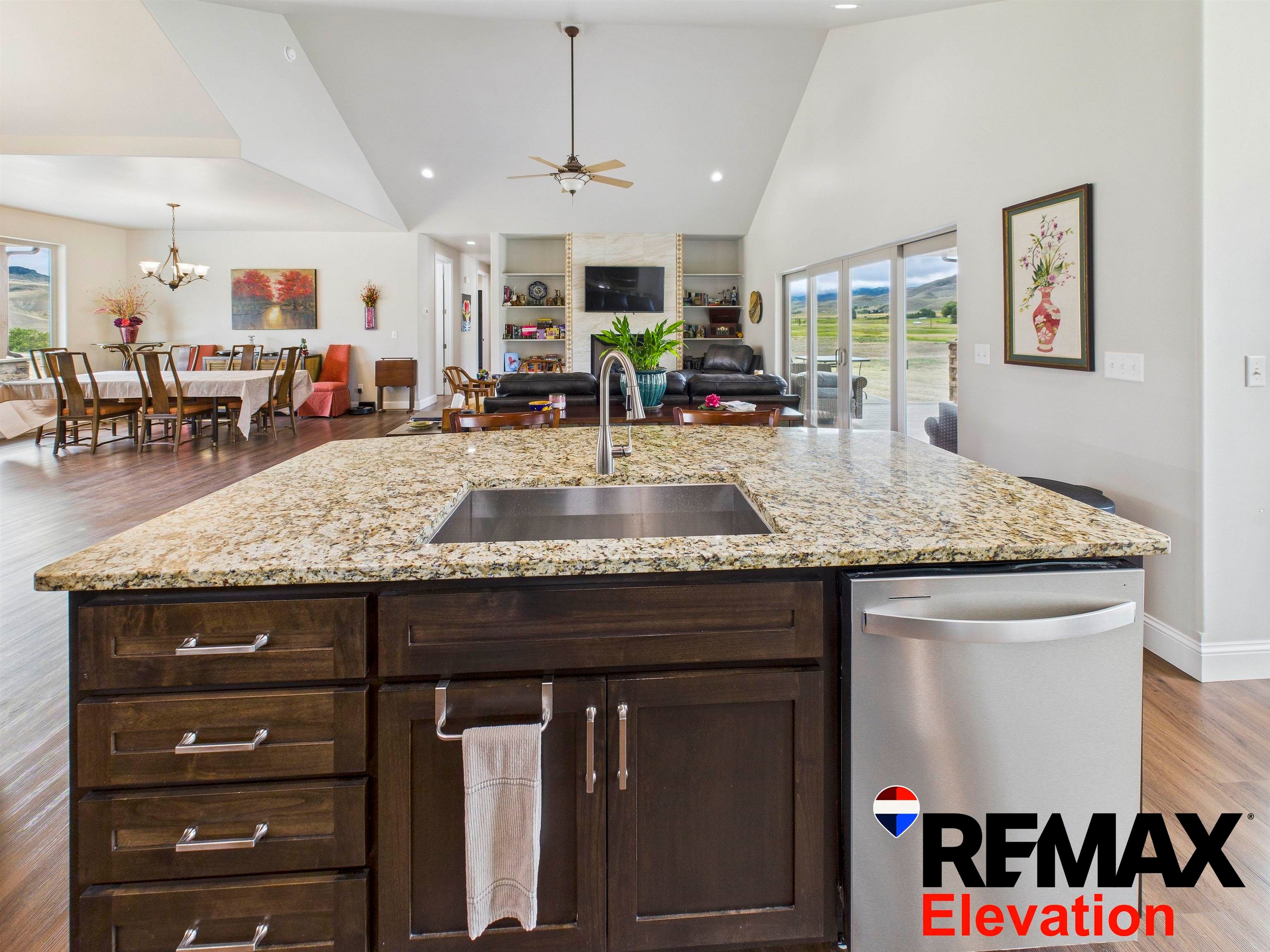 Cody, Wyoming, 82414, United States, 4 Bedrooms Bedrooms, ,4 BathroomsBathrooms,Residential,Active,1898213