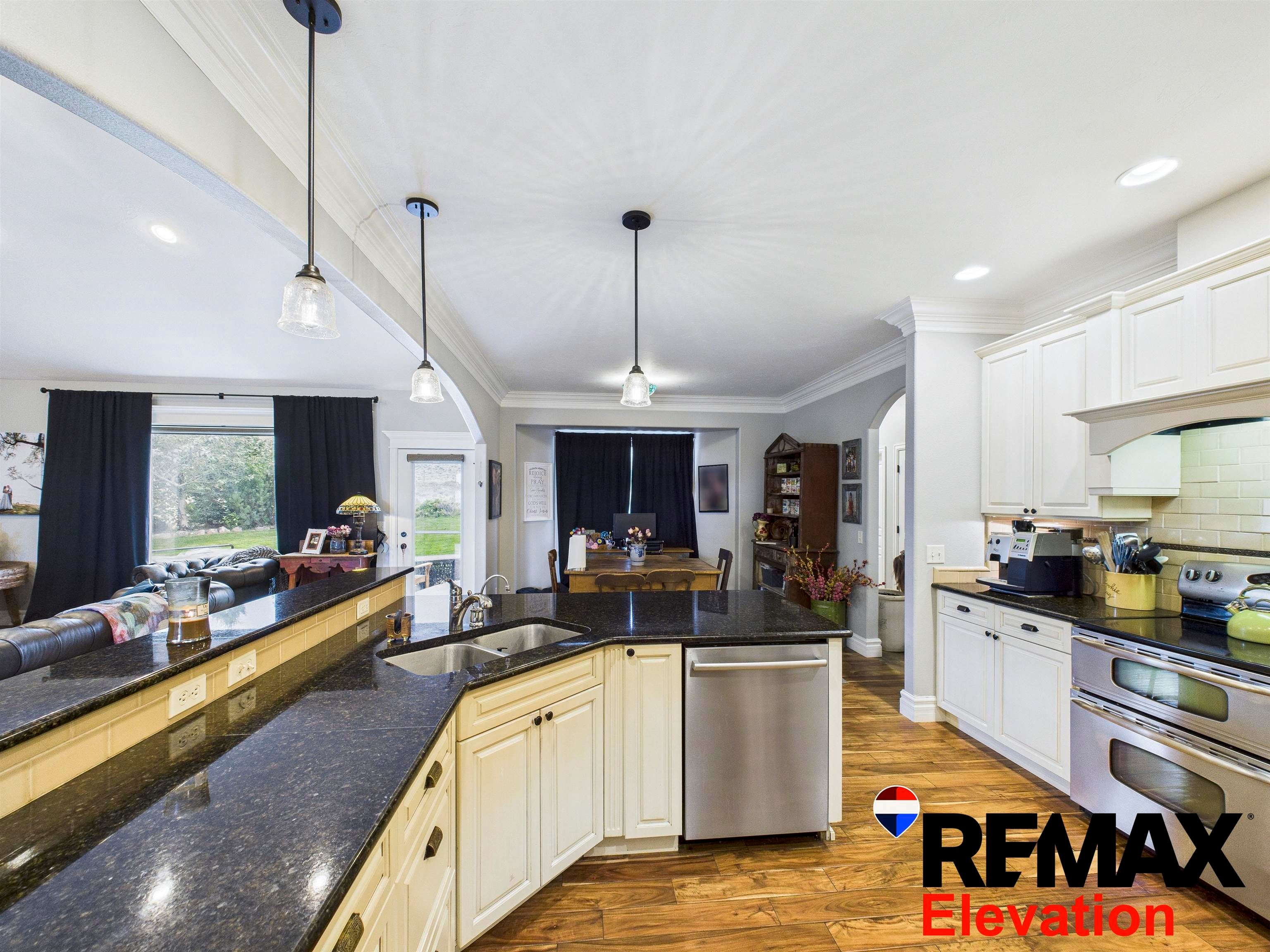 Cody, Wyoming, 82414, United States, 7 Bedrooms Bedrooms, ,5 BathroomsBathrooms,Residential,Active,1701950