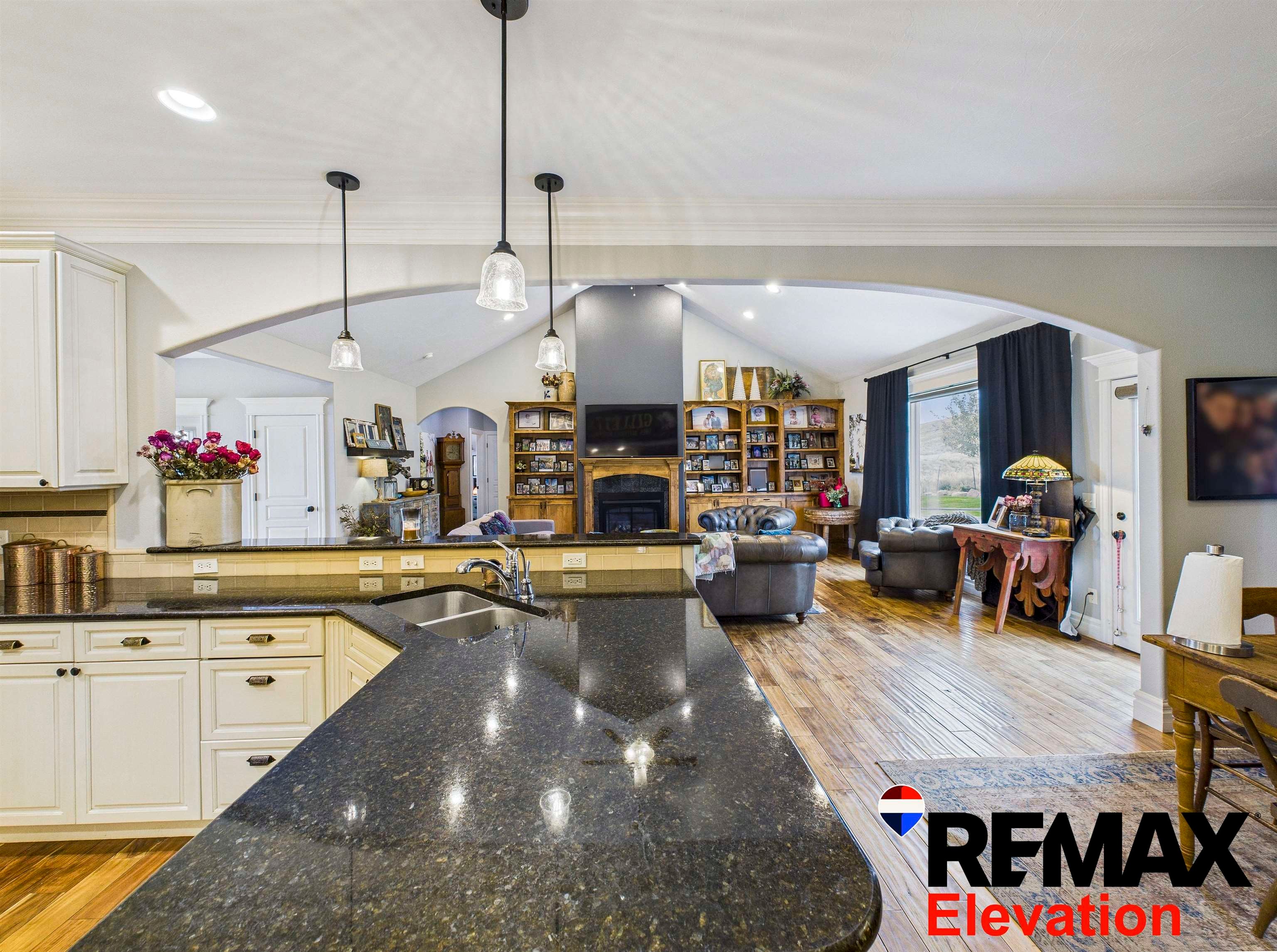 Cody, Wyoming, 82414, United States, 7 Bedrooms Bedrooms, ,5 BathroomsBathrooms,Residential,Active,1701950