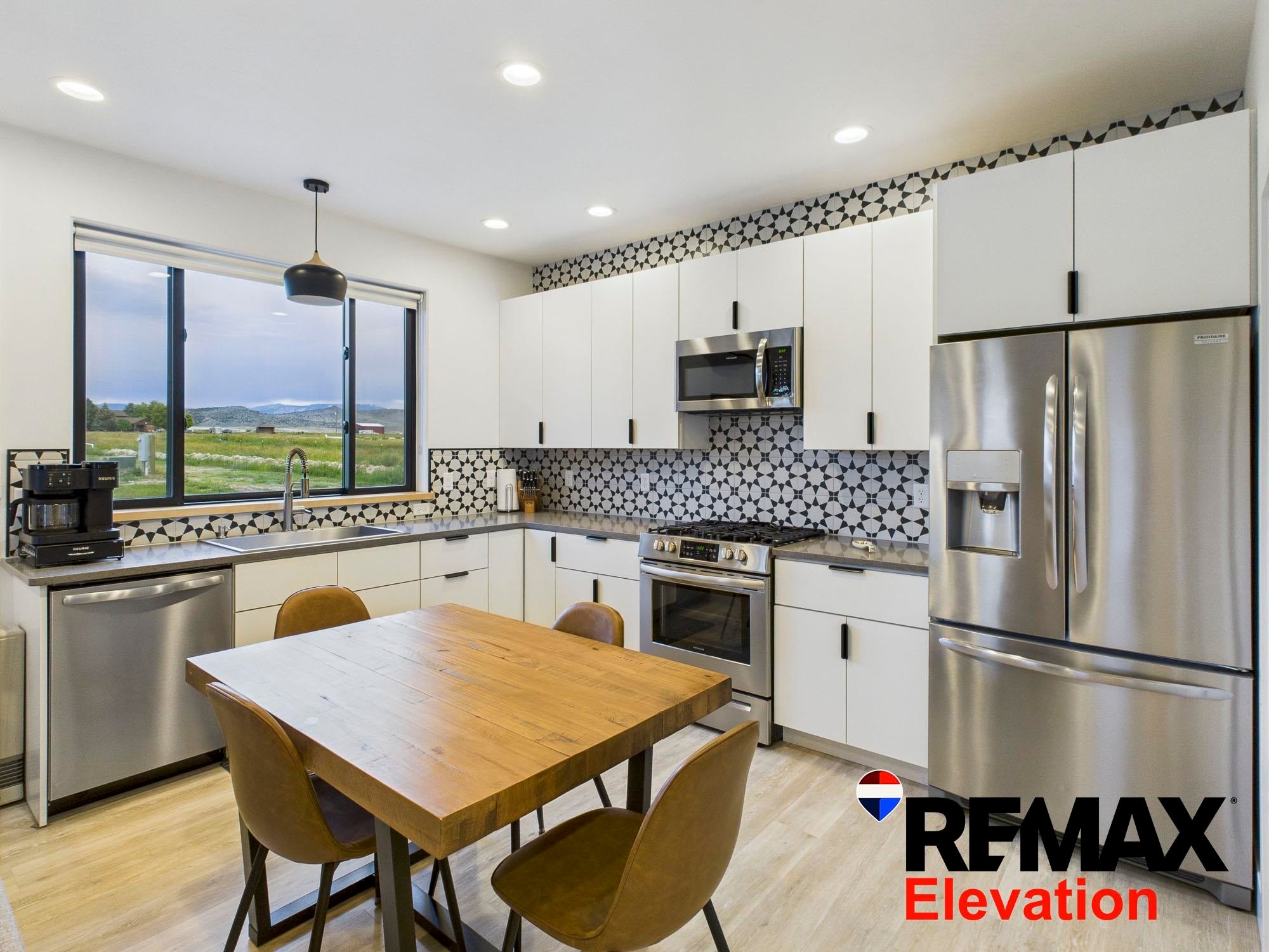 Cody, Wyoming, 82414, United States, 2 Bedrooms Bedrooms, ,1 BathroomBathrooms,Residential,Active,1877807