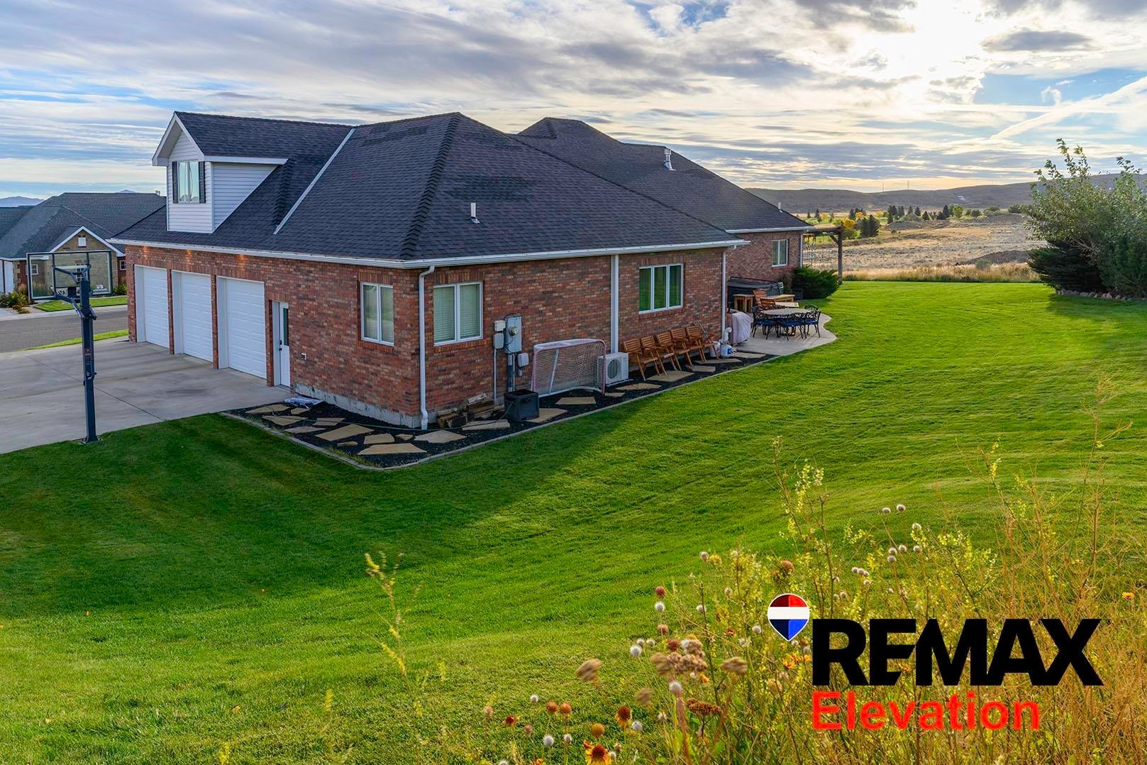 Cody, Wyoming, 82414, United States, 7 Bedrooms Bedrooms, ,5 BathroomsBathrooms,Residential,Active,1701950