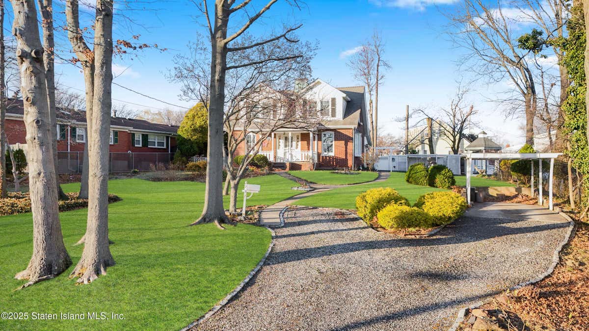 297 Woods Of Arden Rd