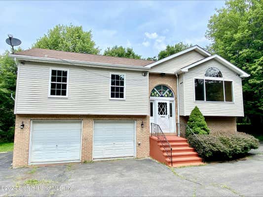 127 YELLOW BIRCH LN, LONG POND, PA 18334 - Image 1