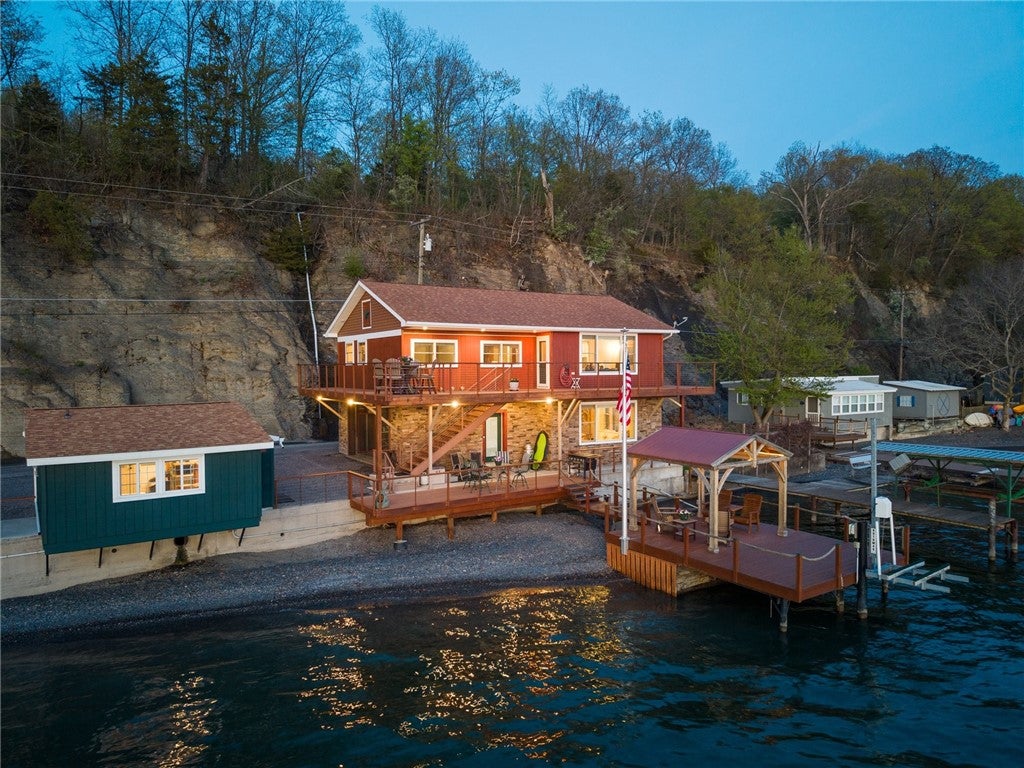 King Ferry, New York, 13081, United States, ,3 BathroomsBathrooms,Residential,Active,1798177