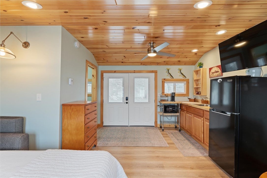 King Ferry, New York, 13081, United States, ,3 BathroomsBathrooms,Residential,Active,1798177