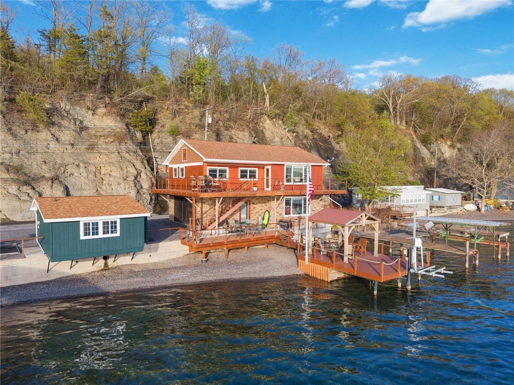 King Ferry, New York, 13081, United States, ,3 BathroomsBathrooms,Residential,Active,1798177