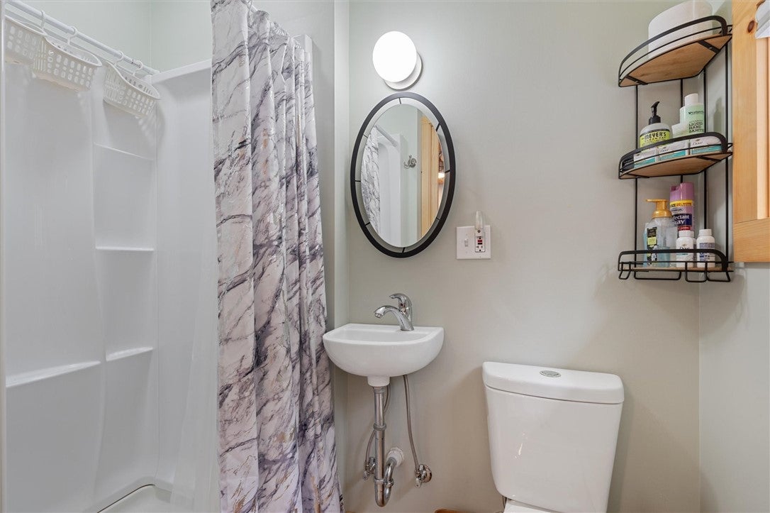 King Ferry, New York, 13081, United States, ,3 BathroomsBathrooms,Residential,Active,1798177